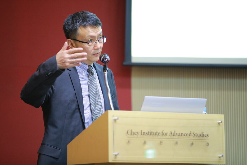 Jia Qingguo at Chey Institute